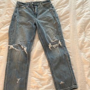 American Eagle “mom jeans” size 6 short